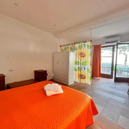 I Girasoli بوسيتانو